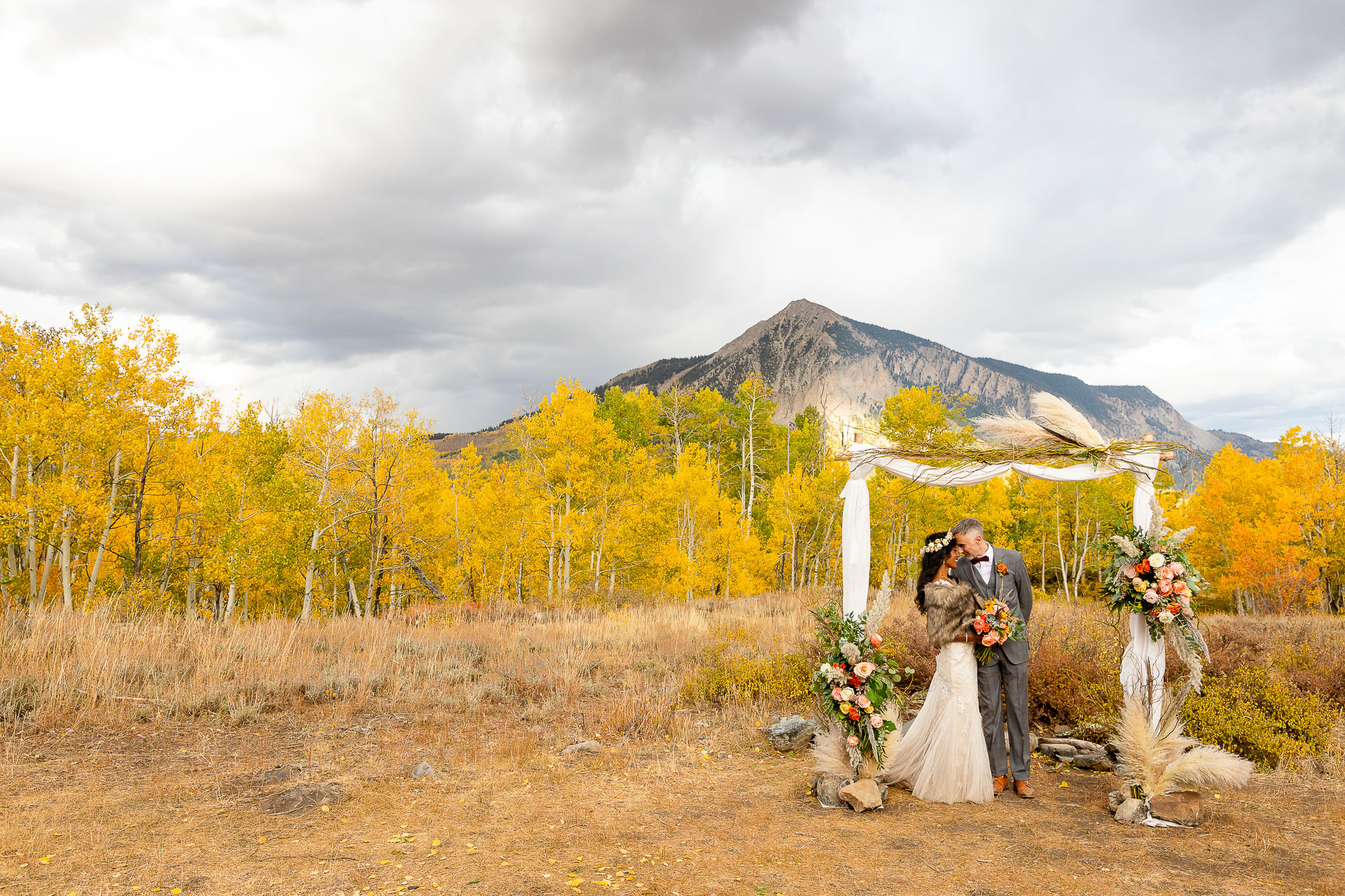 https://mountainmagicmedia.com/wp-content/uploads/2023/07/Crested-Butte-photographer-Gunnison-photographers-Colorado-photography-proposal-engagement-elopement-wedding-venue-boudoir-photo-by-Mountain-Magic-Media-18.jpg