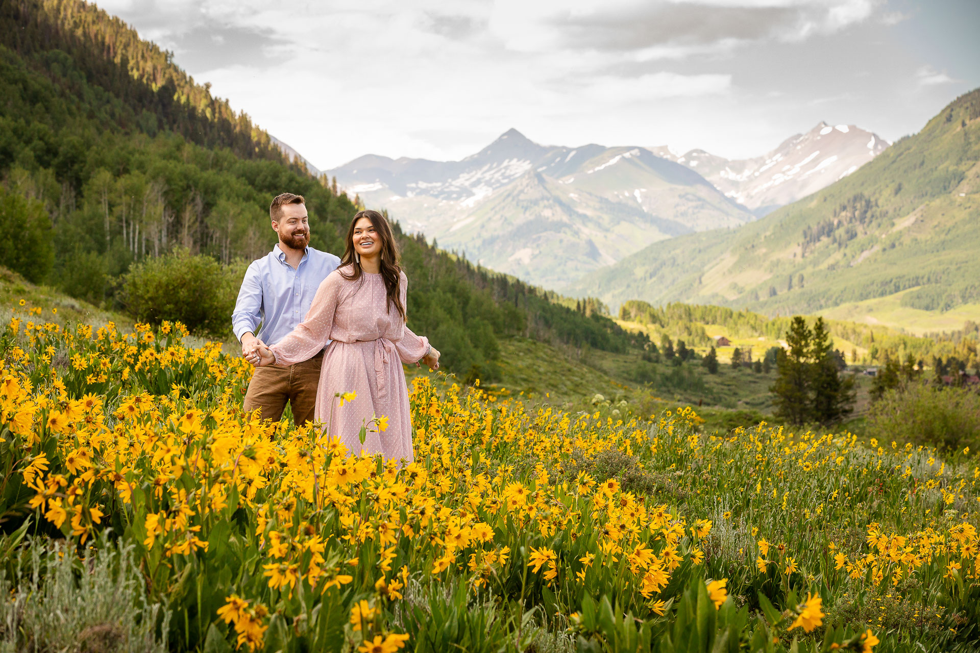 https://mountainmagicmedia.com/wp-content/uploads/2023/07/Crested-Butte-photographer-Gunnison-photographers-Colorado-photography-proposal-engagement-elopement-wedding-venue-boudoir-photo-by-Mountain-Magic-Media-35.jpg