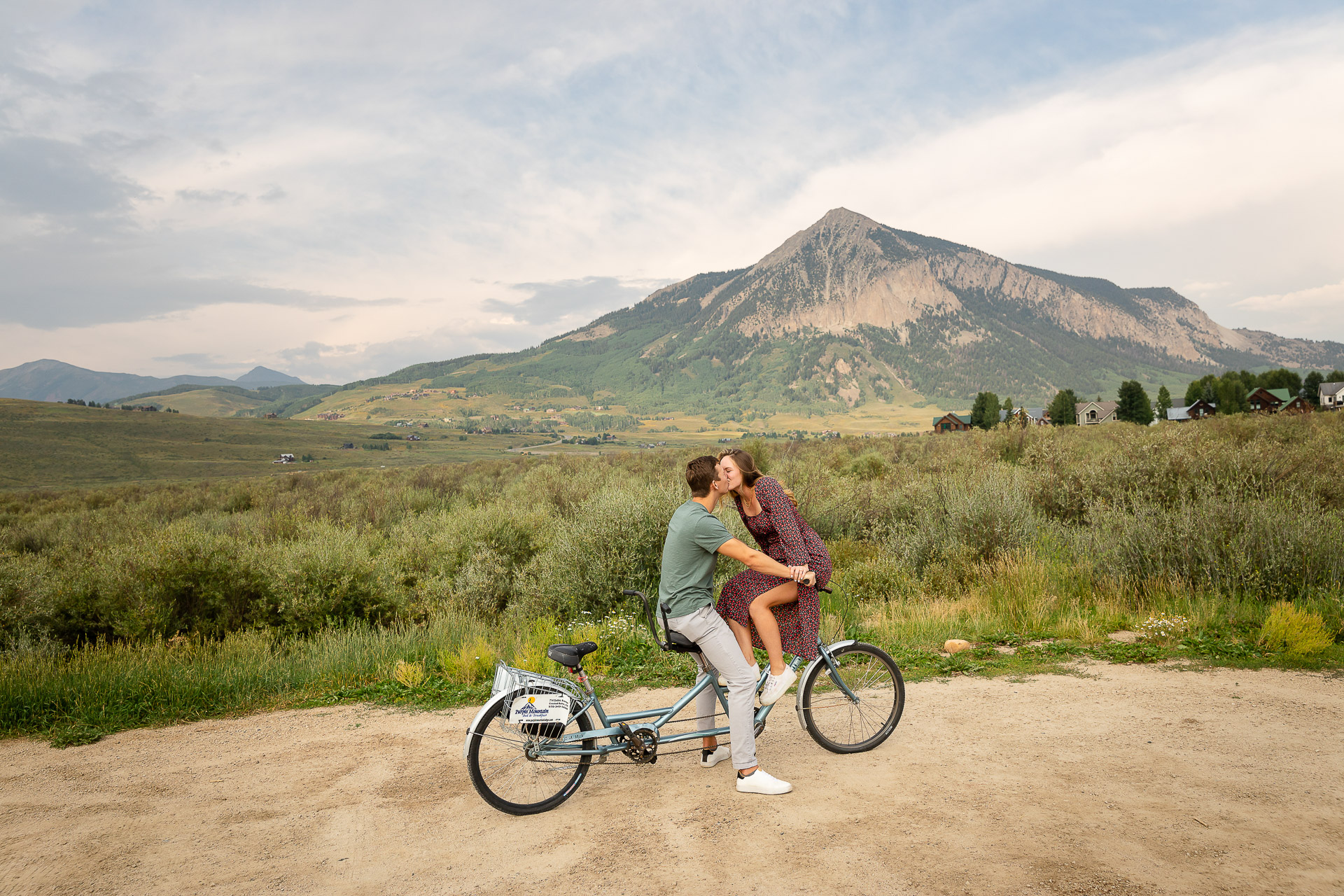 https://mountainmagicmedia.com/wp-content/uploads/2023/07/Crested-Butte-photographer-Gunnison-photographers-Colorado-photography-proposal-engagement-elopement-wedding-venue-boudoir-photo-by-Mountain-Magic-Media-45.jpg