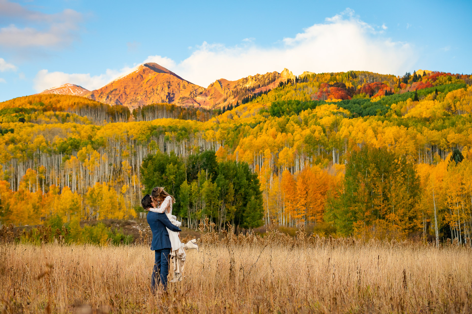 https://mountainmagicmedia.com/wp-content/uploads/2023/07/Crested-Butte-photographer-Gunnison-photographers-Colorado-photography-proposal-engagement-elopement-wedding-venue-boudoir-photo-by-Mountain-Magic-Media-52.jpg