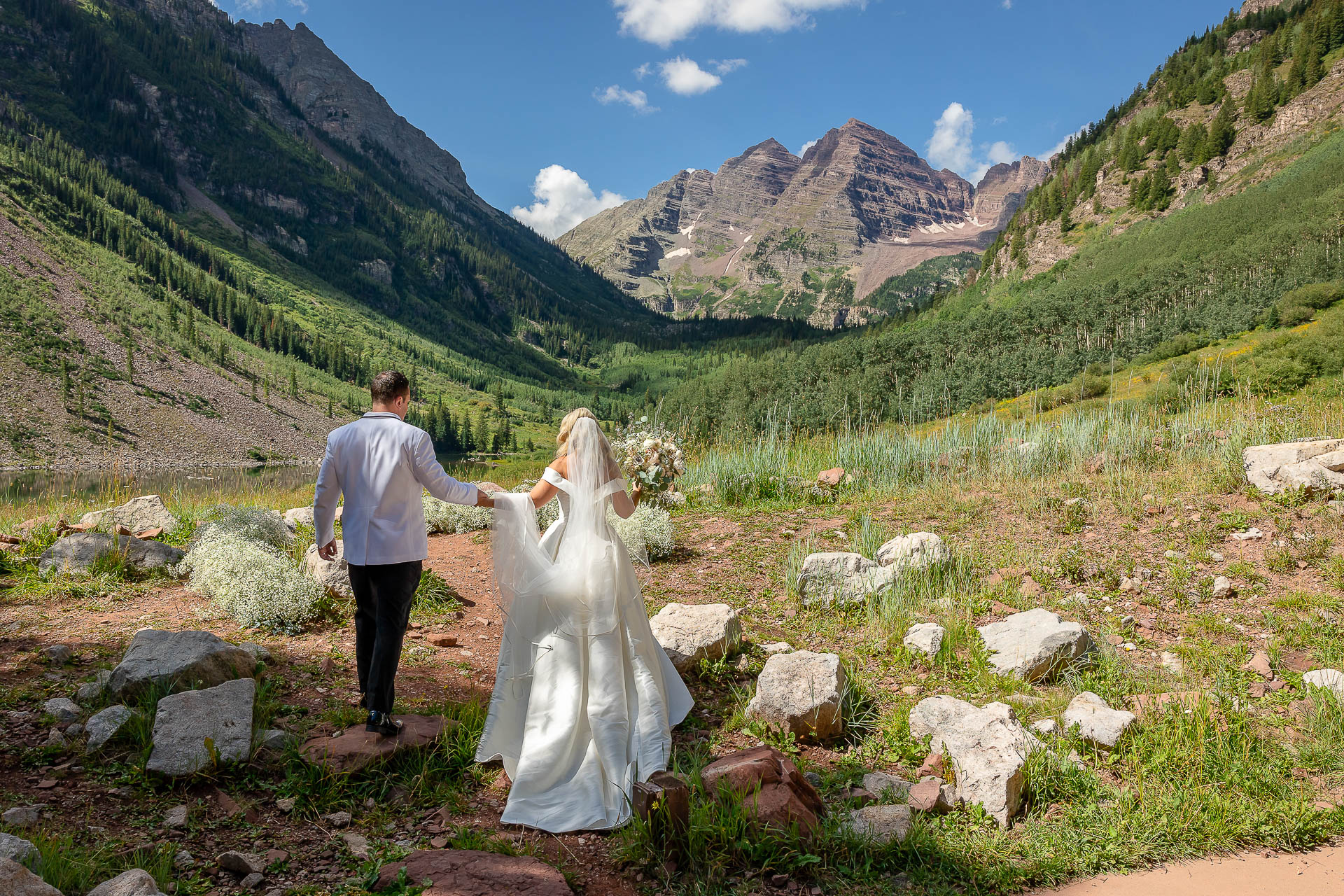 https://mountainmagicmedia.com/wp-content/uploads/2023/07/Crested-Butte-photographer-Gunnison-photographers-Colorado-photography-proposal-engagement-elopement-wedding-venue-boudoir-photo-by-Mountain-Magic-Media-88.jpg