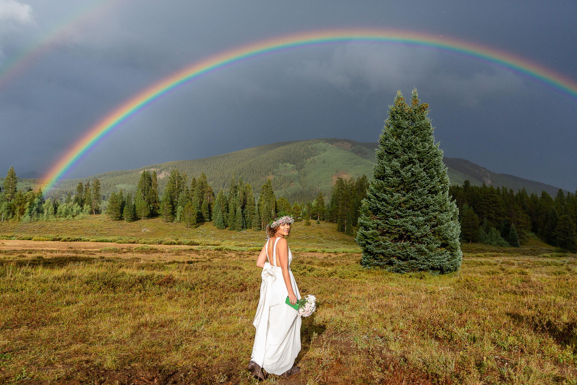 https://mountainmagicmedia.com/wp-content/uploads/2023/07/Crested-Butte-photographer-Gunnison-photographers-Colorado-photography-proposal-engagement-elopement-wedding-venue-boudoir-photo-by-Mountain-Magic-Media-92.jpg