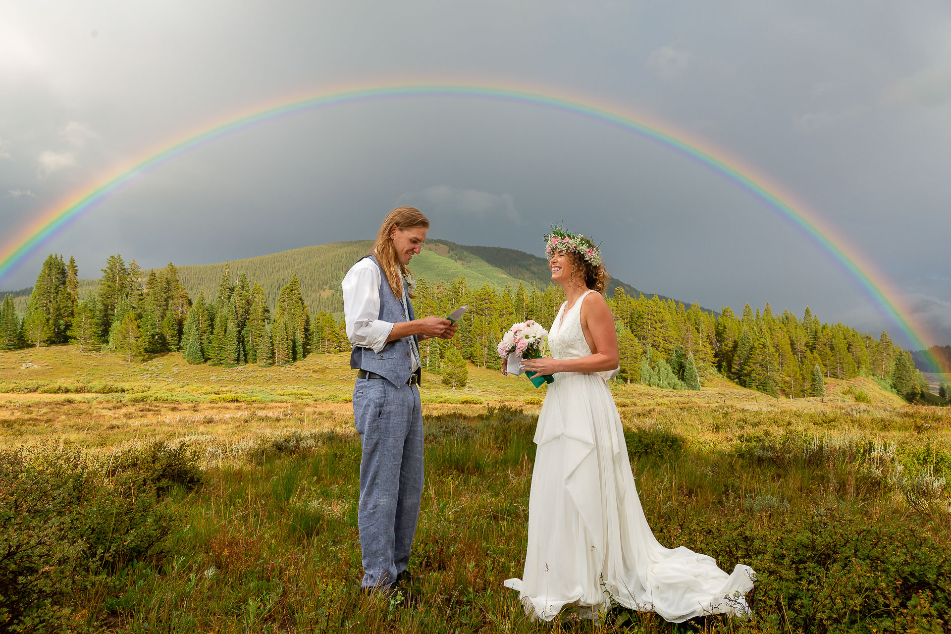 https://mountainmagicmedia.com/wp-content/uploads/2023/07/Crested-Butte-photographer-Gunnison-photographers-Colorado-photography-proposal-engagement-elopement-wedding-venue-boudoir-photo-by-Mountain-Magic-Media-93.jpg