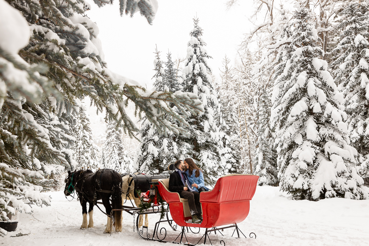 https://mountainmagicmedia.com/wp-content/uploads/2023/07/Crested-Butte-photographer-Gunnison-photographers-Colorado-photography-proposal-engagement-elopement-wedding-venue-photo-by-Mountain-Magic-Media-1271.jpg