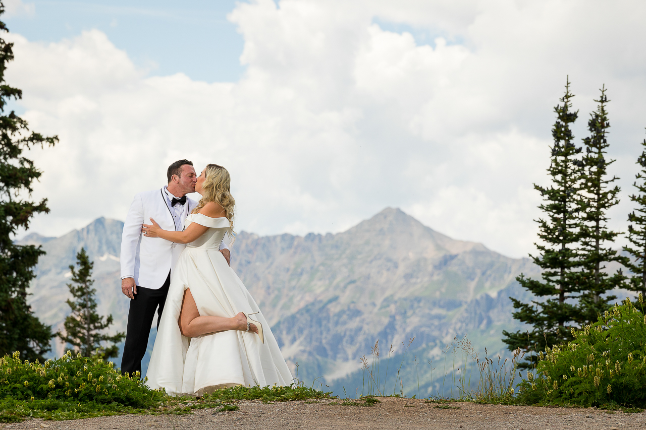 https://mountainmagicmedia.com/wp-content/uploads/2023/07/Crested-Butte-photographer-Gunnison-photographers-Colorado-photography-proposal-engagement-elopement-wedding-venue-photo-by-Mountain-Magic-Media-2087.jpg