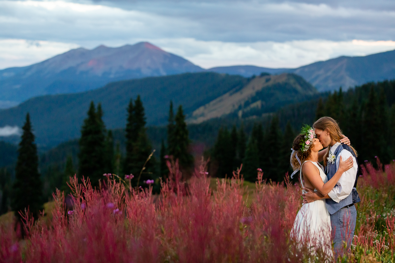 https://mountainmagicmedia.com/wp-content/uploads/2023/07/Crested-Butte-photographer-Gunnison-photographers-Colorado-photography-proposal-engagement-elopement-wedding-venue-photo-by-Mountain-Magic-Media-2190.jpg