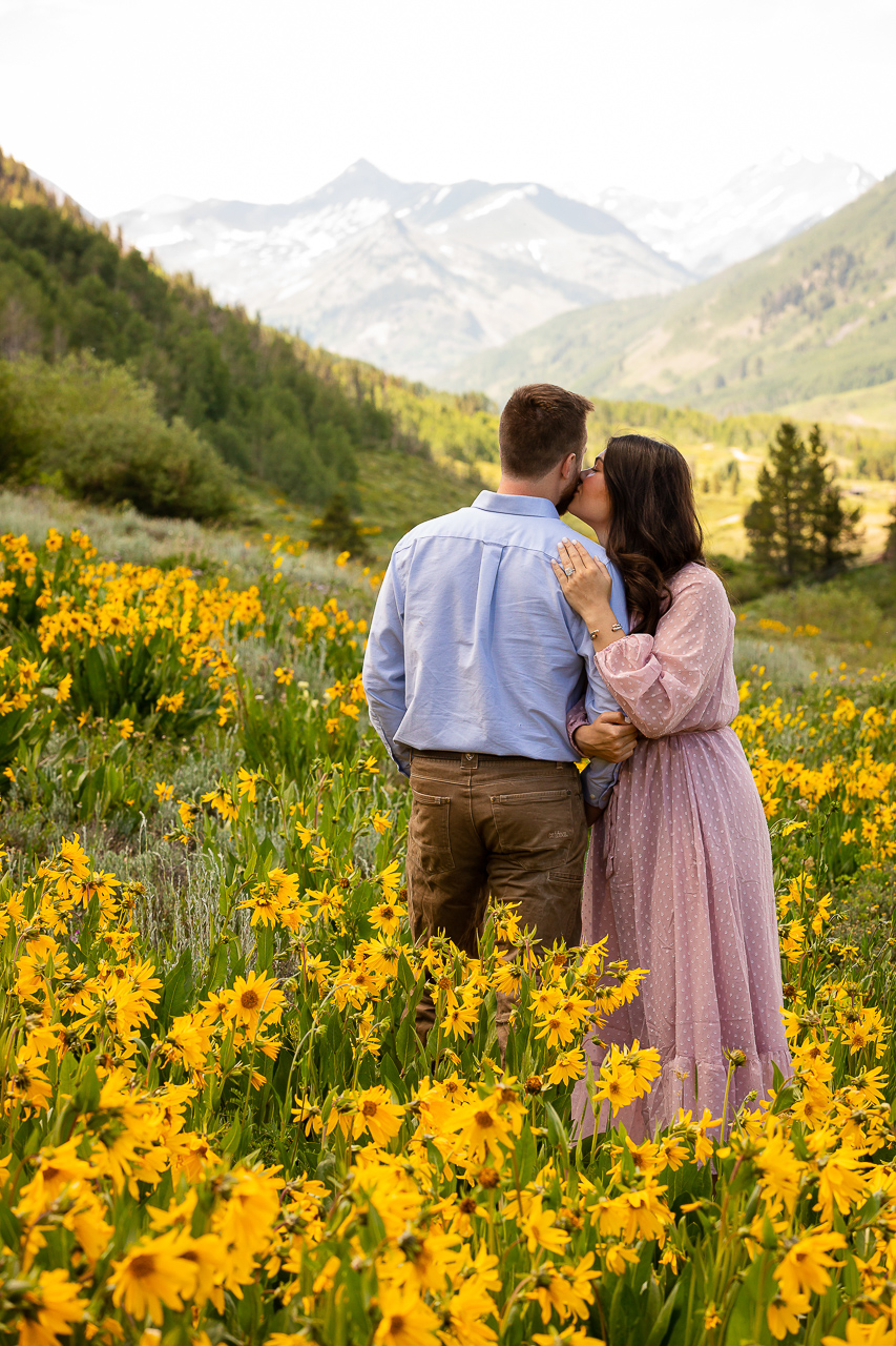 https://mountainmagicmedia.com/wp-content/uploads/2023/07/Crested-Butte-photographer-Gunnison-photographers-Colorado-photography-proposal-engagement-elopement-wedding-venue-photo-by-Mountain-Magic-Media-825.jpg